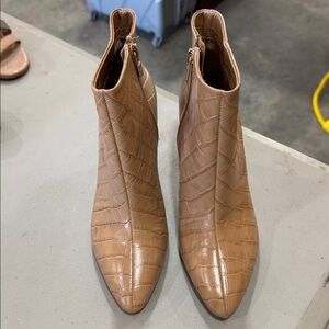 New Antonio Melani  tan boots size 6